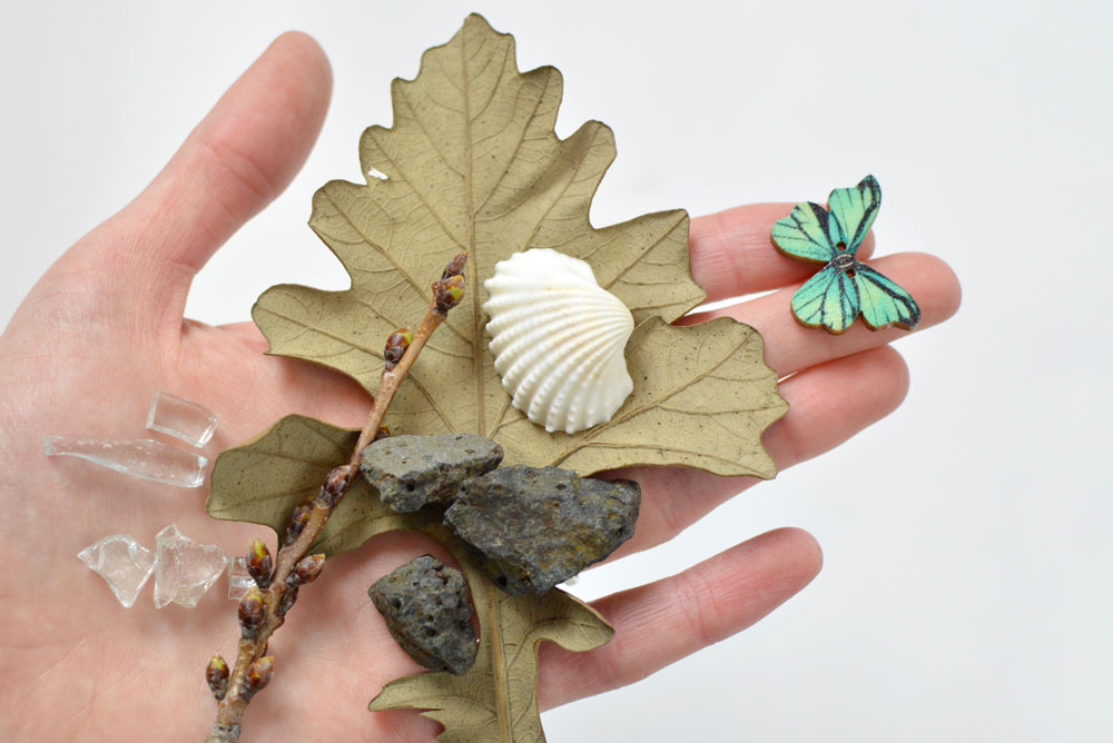 kids outdoor scavenger hunt nature activity