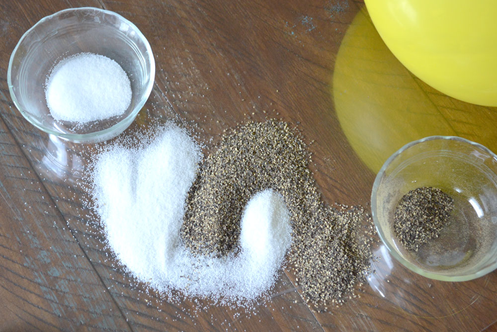 separate pepper from salt with static electricity
