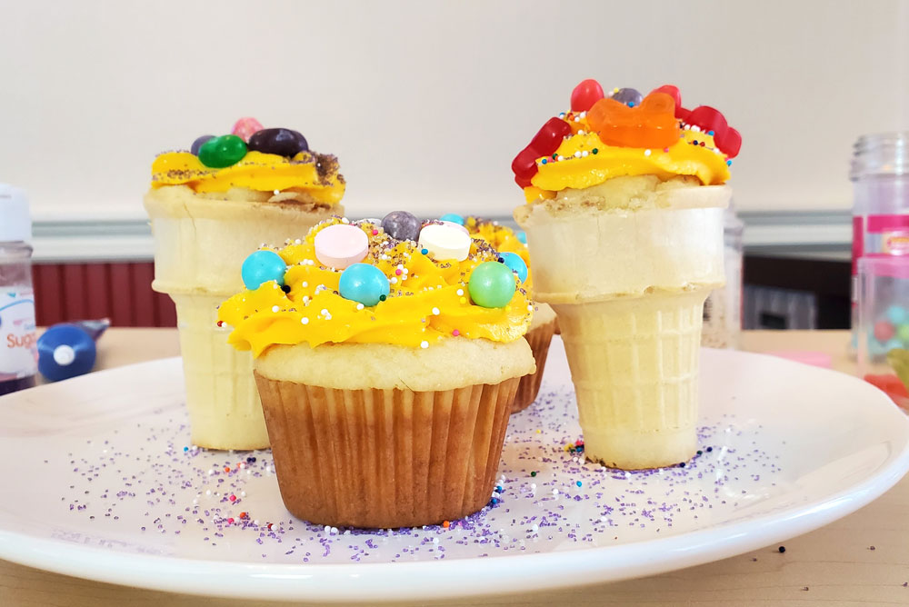 easy DIY cupcakes kids can make with lemon icing