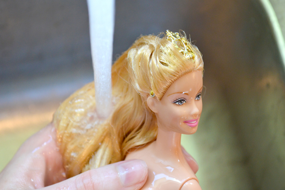 wash and detangle barbie doll hair easy steps